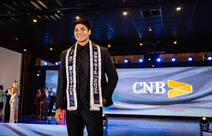 Eduardo Castillo vence o Mister Brasil CNB 2026 e conquista vaga no Mister International