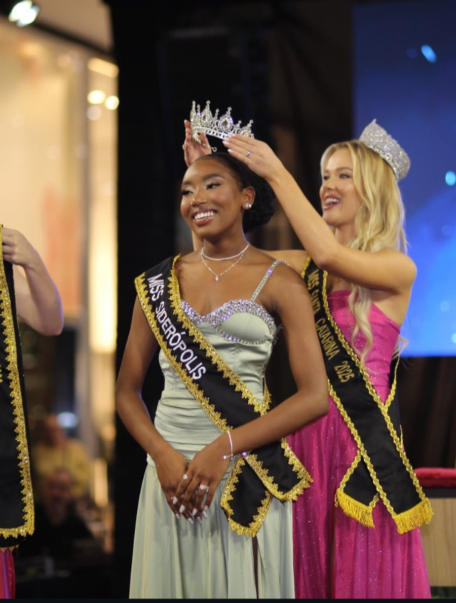 Miss Santa Catarina 2026, Pietra Travassos, é alvo de ataques racistas após coroação