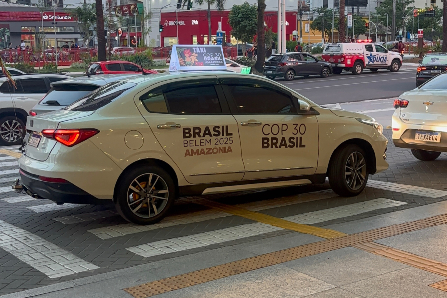 Táxis adesivados com a marca da COP30 já circulam por Belém