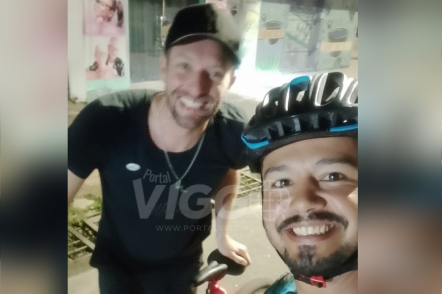 Chris Martin é visto novamente no Jurunas e pedala com ciclistas em Belém
