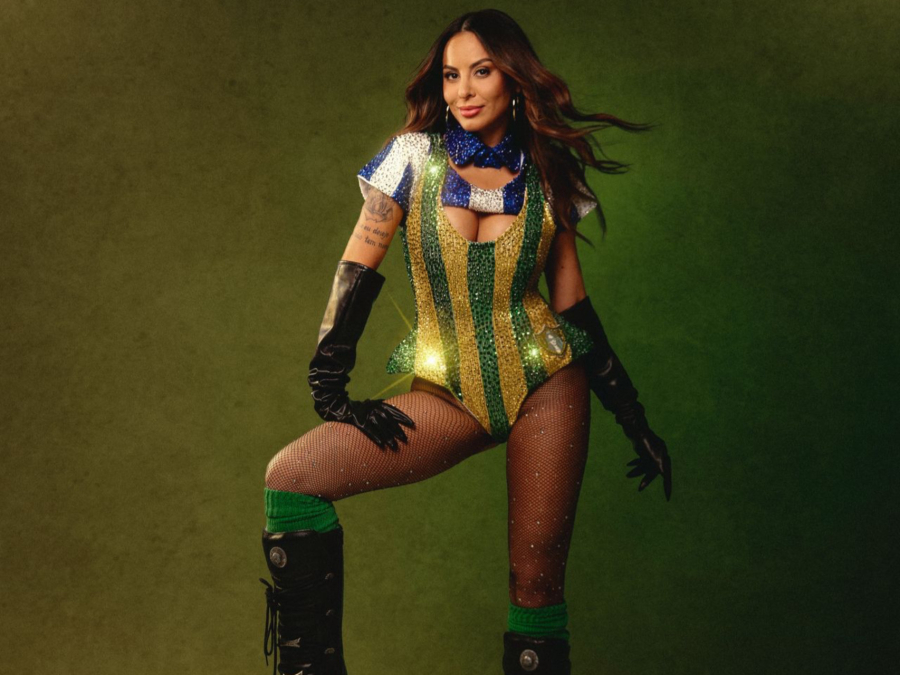 Com look “Presidenta”, Alinne Rosa exalta democracia no Circuito Barra-Ondina