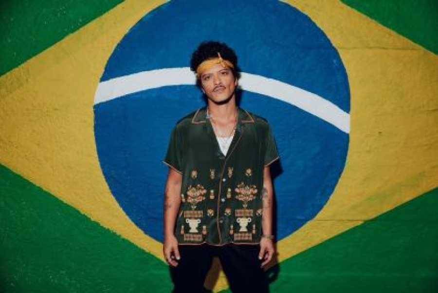 Bruno Mars é acusado por internautas de “beber da fonte” do arrocha brasileiro em novo single