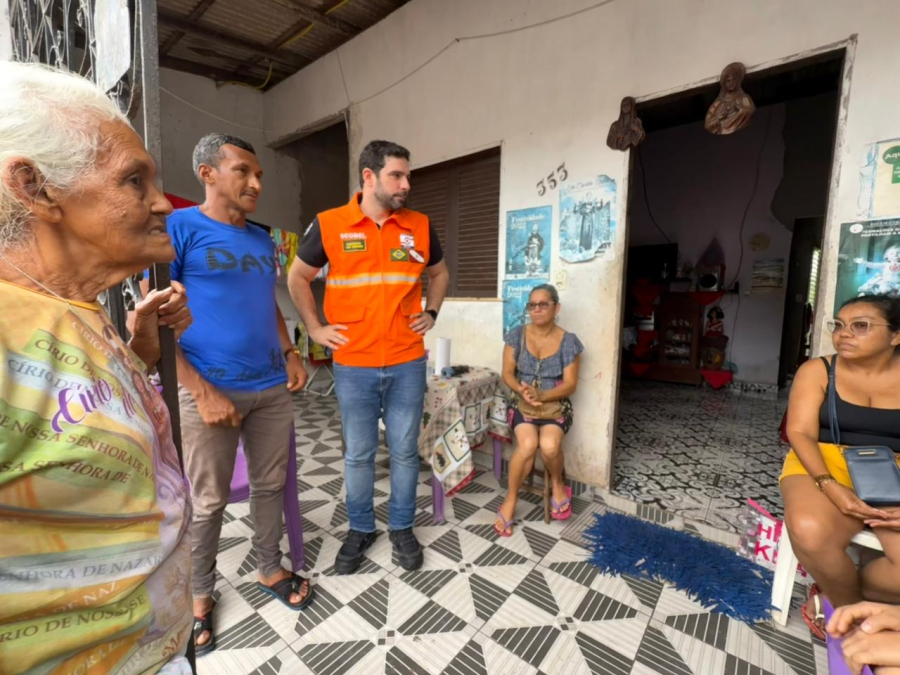 Após deslizamento em Icoaraci, prefeito Igor Normando acompanha situação e garante aluguel social aos moradores