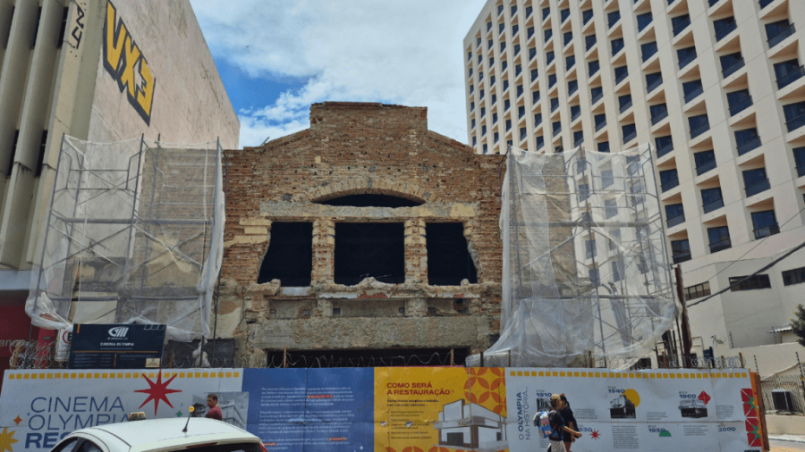 Fabricado em 1913, piano associado ao Cine Olympia aparece à venda por R$ 8 mil em Belém