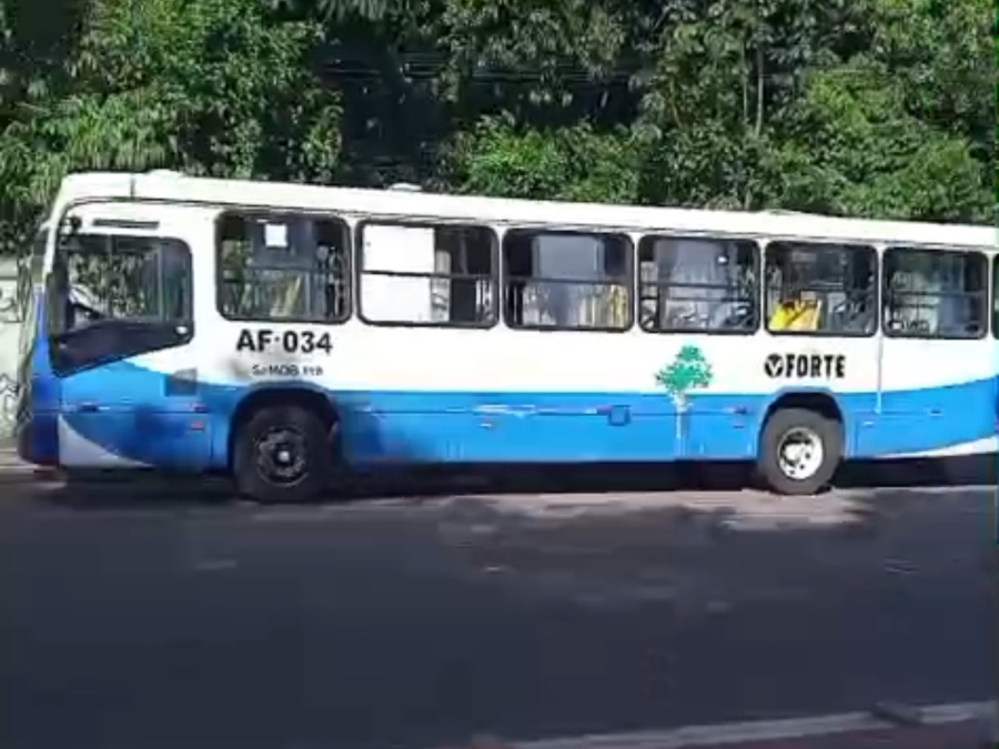 Moradores reclamam de novo ponto final de linha de ônibus e fim do retorno em conjunto de Ananindeua