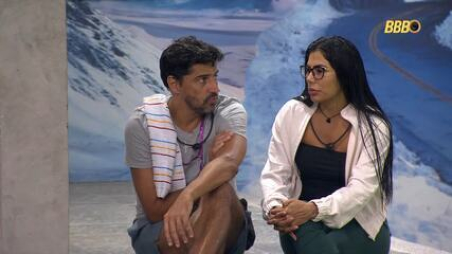 Cowboy trama barrar comida para Marciele e discorda de comprar coxa de frango para a paraense