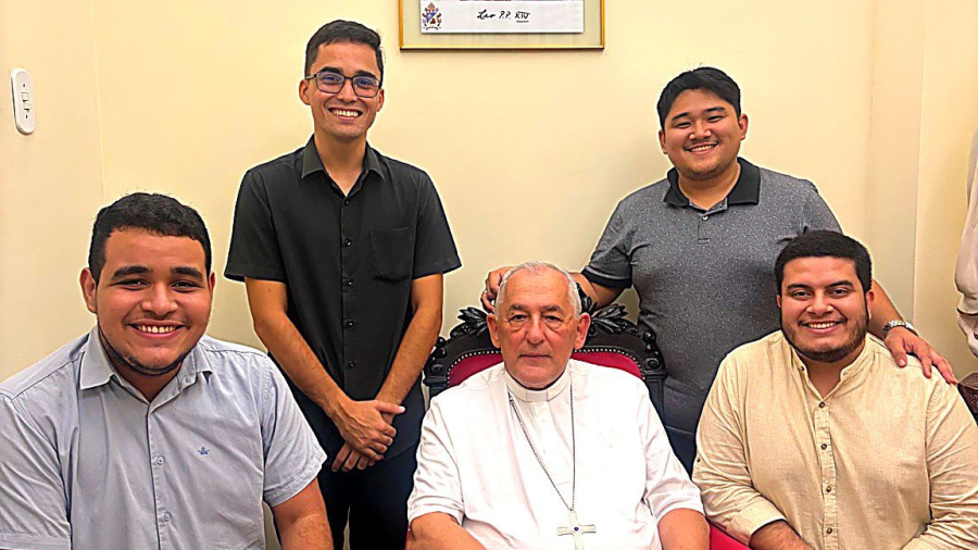 Comissão do Jubileu de 60 anos do Seminário São Pio X entrega convite a Dom Alberto Taveira