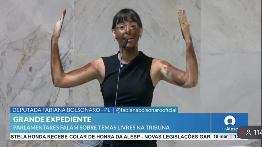 Deputada Fabiana Bolsonaro faz “blackface” em discurso na Alesp