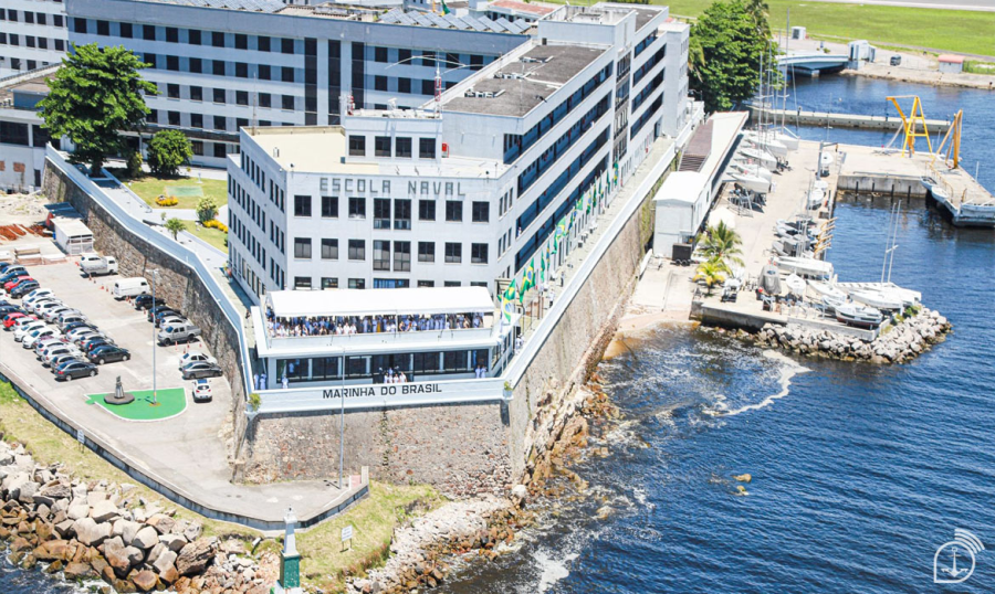 Concurso da Marinha gera críticas: padres e pastores recebem R$ 9 mil, professores R$ 4 mil