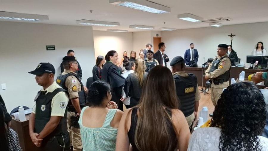 Mãe é absolvida após matar companheiro e cortar órgão genital depois de flagrá-lo assediando a filha