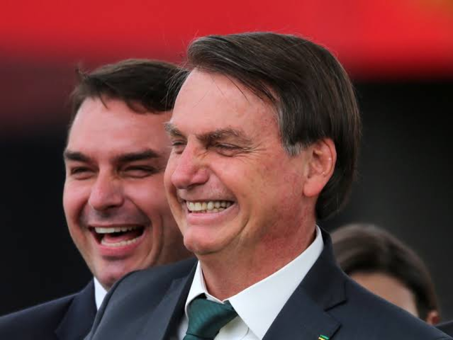 Flávio Bolsonaro fala em criação inédita de ministério, mas medida já foi adotada e acabou no governo do pai