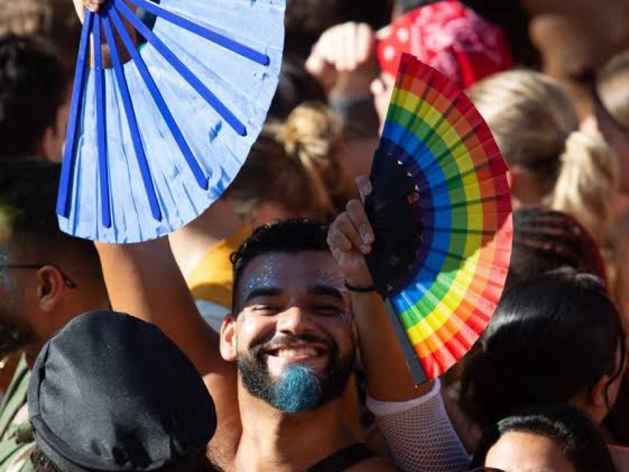 Lojas adotam regra e proíbem “bater leque”