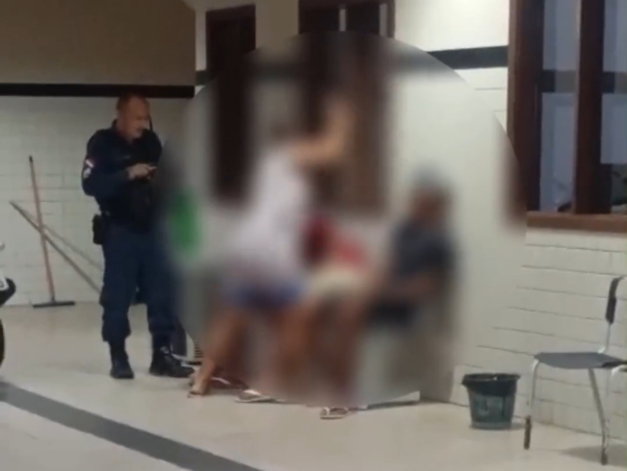 Desespero e revolta: mãe agride filho após apreensão por crime