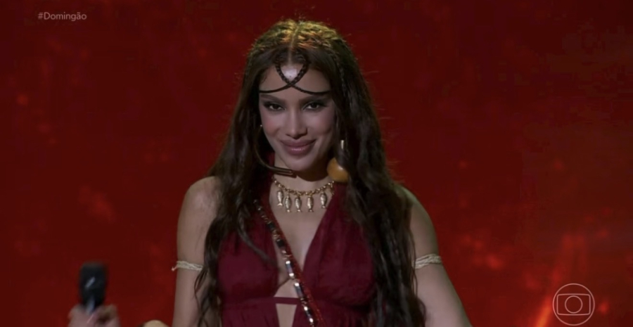 Nova fase: Anitta apresenta “Meia-Noite” com referências de matriz africana