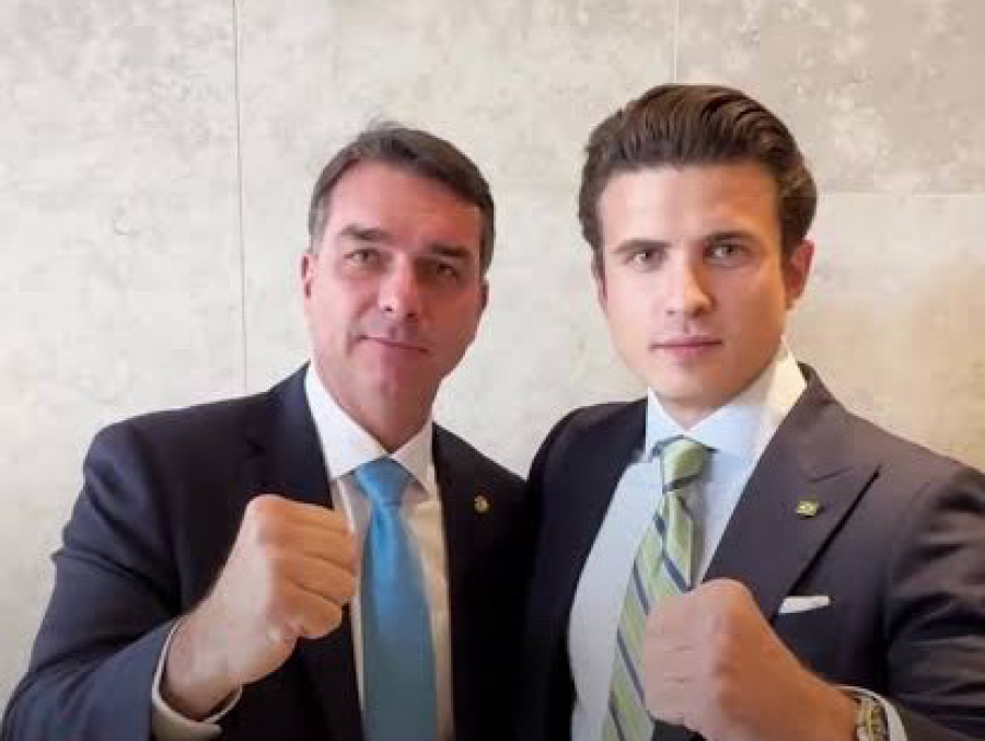 De crítico a aliado: André Marinho declara apoio a Flávio Bolsonaro; em 2021, questionou Bolsonaro sobre rachadinha