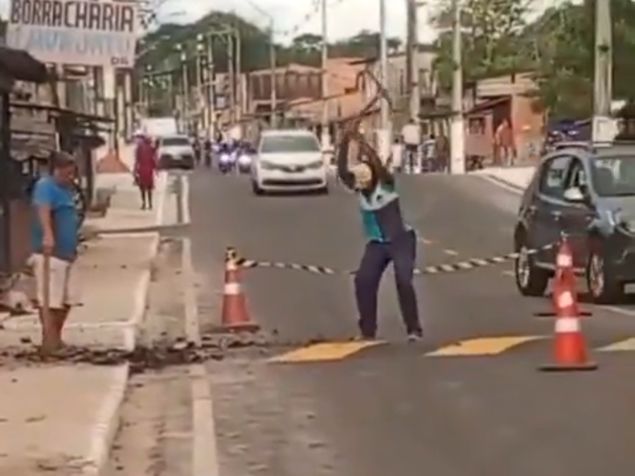 Morador é flagrado destruindo lombada em via recém-pavimentada pela Prefeitura de Belém