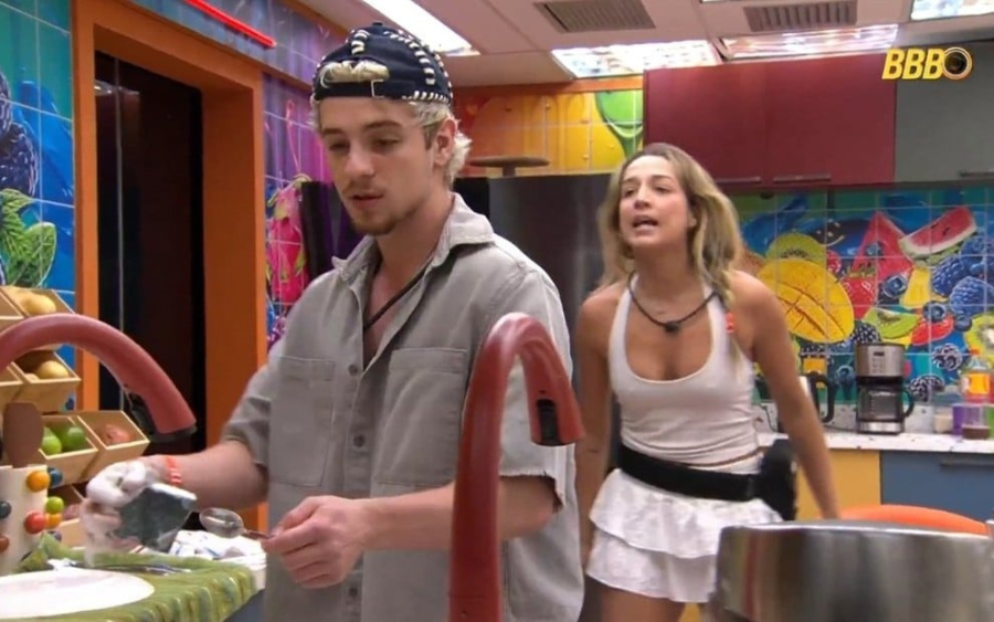 Samira tenta aproximação, mas Juliano desconversa durante bate-papo