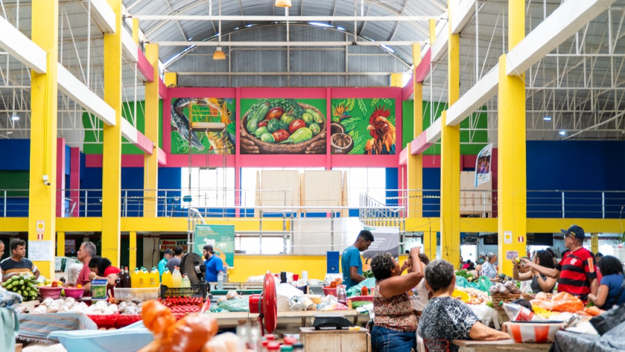 Arte em Cores inicia montagem de exposição e leva artes visuais para a Feira do Produtor de Parauapebas