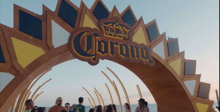 Palco Corona é montado em Copacabana e promete festa além do show de Shakira