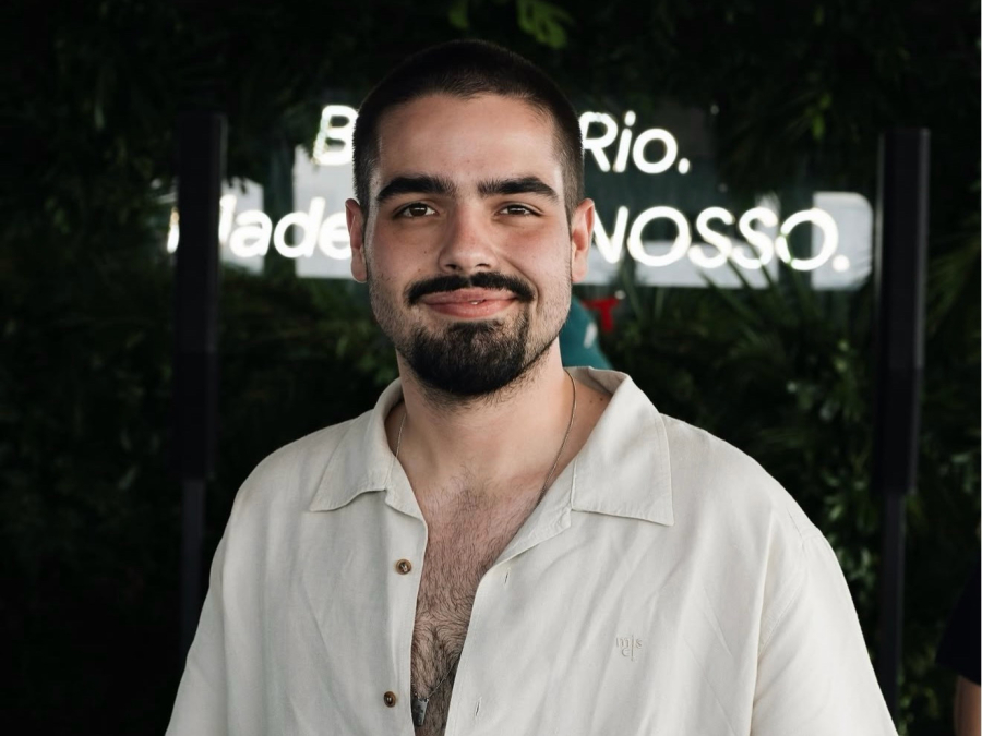João Silva celebra fase no SBT e comenta possibilidade de assumir programa aos domingos