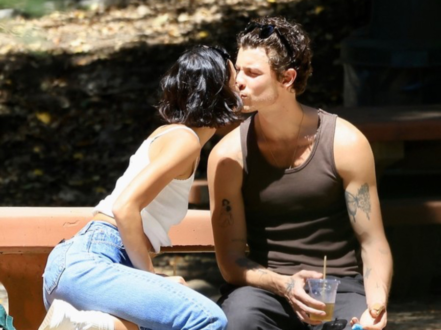 Shawn Mendes é flagrado aos beijos com Bruna Marquezine após acidente doméstico