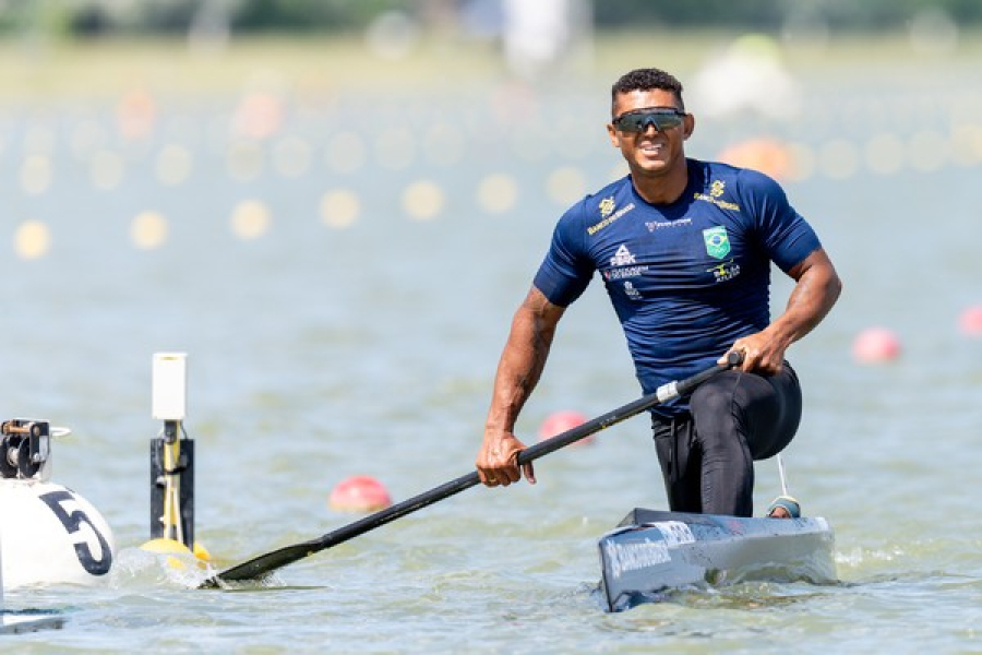 Isaquias Queiroz conquista mais um ouro na Copa do Mundo de Canoagem Velocidade; Brasil ainda leva bronze com Gabriel Nascimento