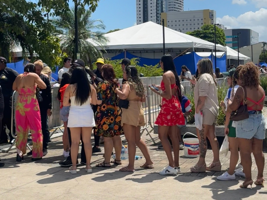 Fãs lotam o Mercado de São Brás para gravação do Menos É Mais em Belém