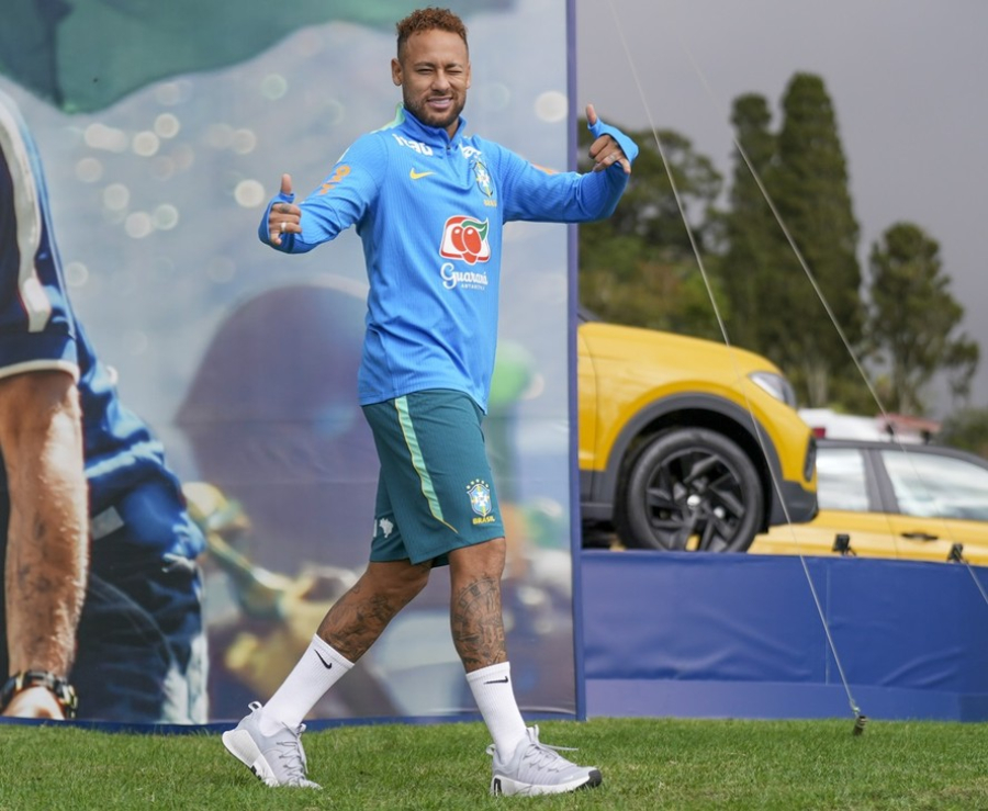 Neymar segue tratamento e não viaja com a Seleção para duelo contra o Egito