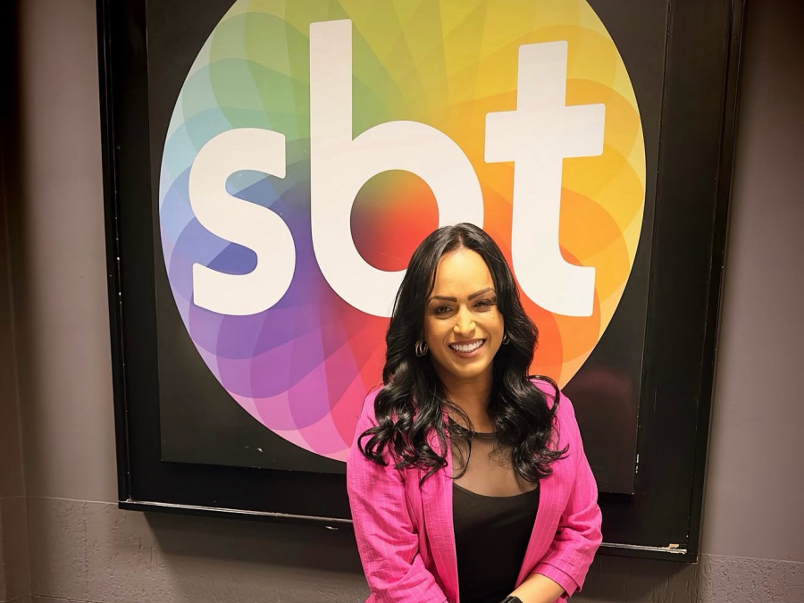 SBT escala Lisa Gomes e terá primeira jornalista trans apresentando jornal em canal de notícias da TV brasileira