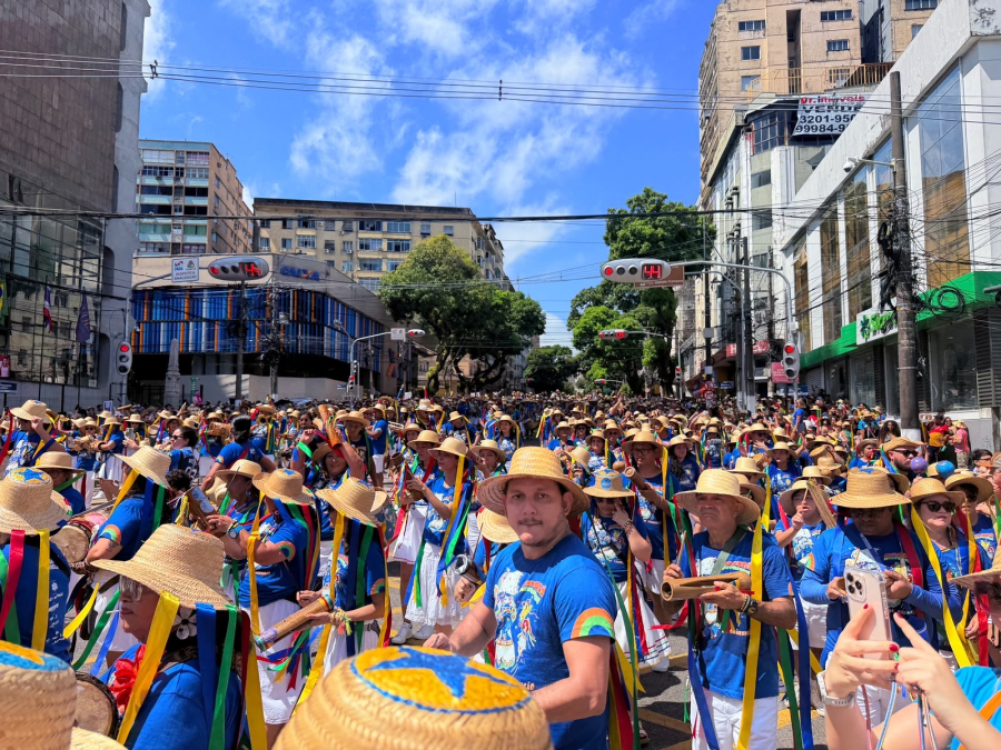 Primeiro Arrastão do Pavulagem de 2026 leva multidão às ruas de Belém neste domingo (14)