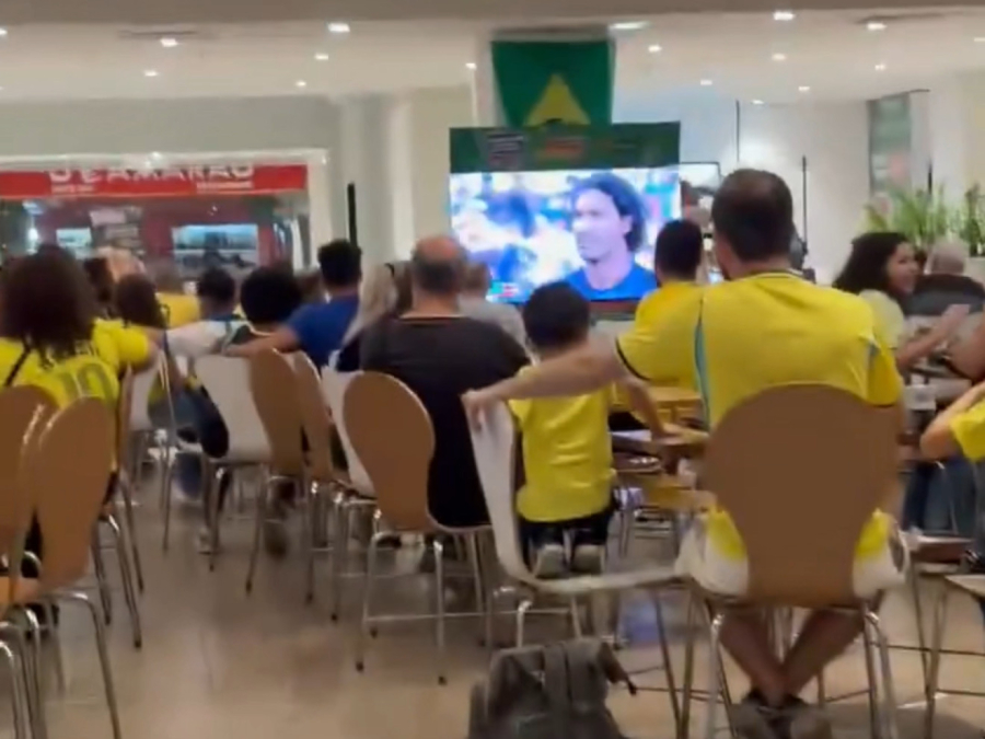 “Lavou a alma”: brasileiros comemoram em São Paulo, no Rio e em outros estados a eliminação da Alemanha