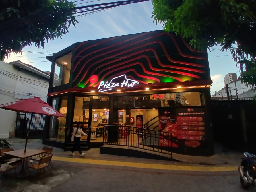 Comprou uma, levou outra: Pizza Hut da Brás de Aguiar, em Belém, promove ação especial no Dia da Pizza