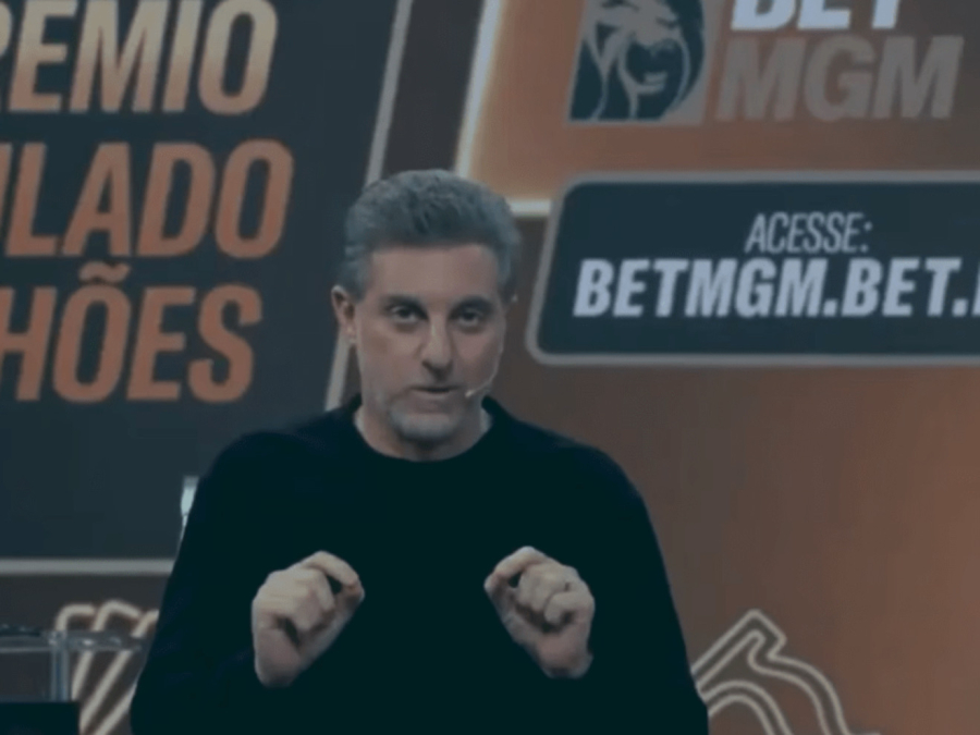 Fala de Cauã Reymond sobre bets é interrompida por Luciano Huck
