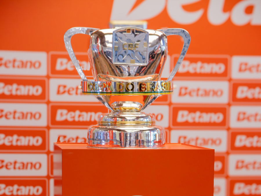 Taça da Copa do Brasil chega a Belém e torcedores apostam no Remo para o título