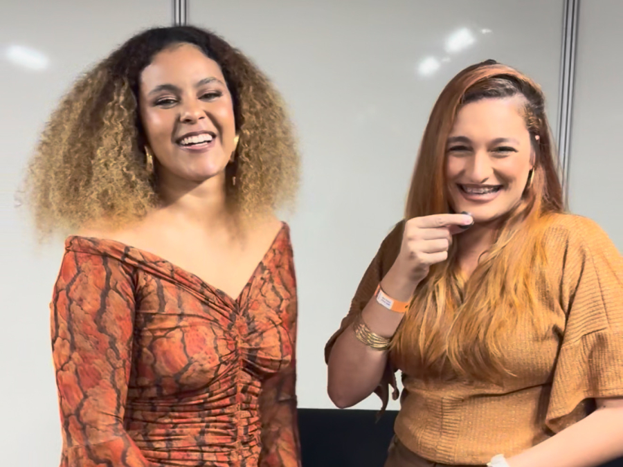 Rachel Reis celebra sucesso de “Divina Casca” e revela conselho que daria à própria trajetória