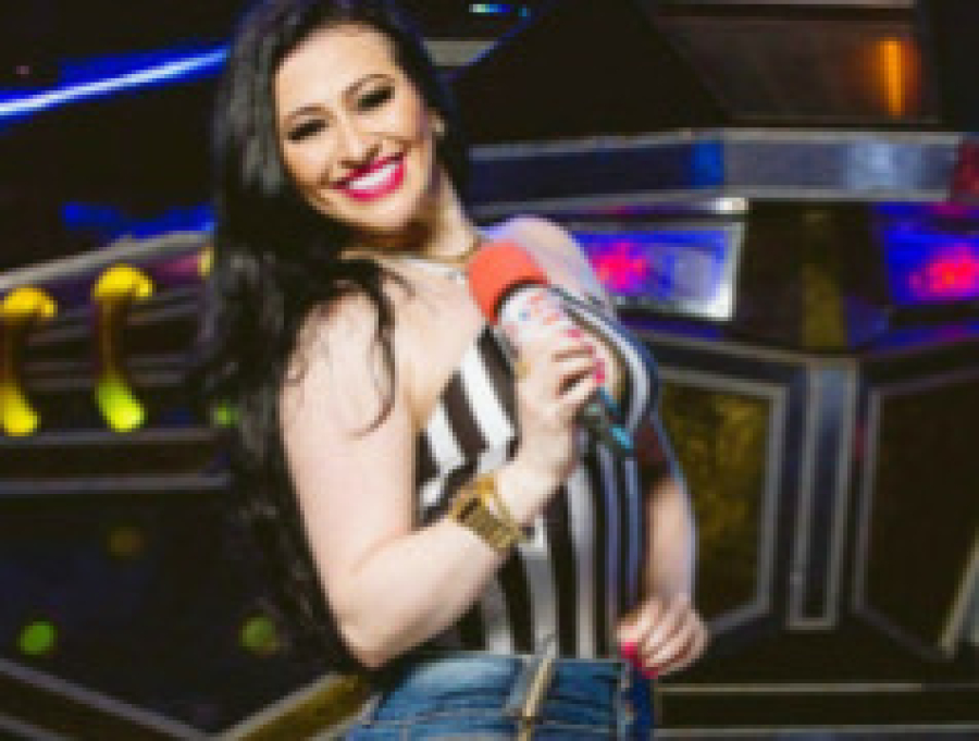 Eterna apresentadora do Pará Show, Silvia Gil é vista em Belém