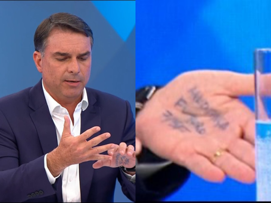 Flávio Bolsonaro aparece com “cola” na mão, não responde sobre contrato com Vorcaro e evita dizer se respeitará resultado das urnas