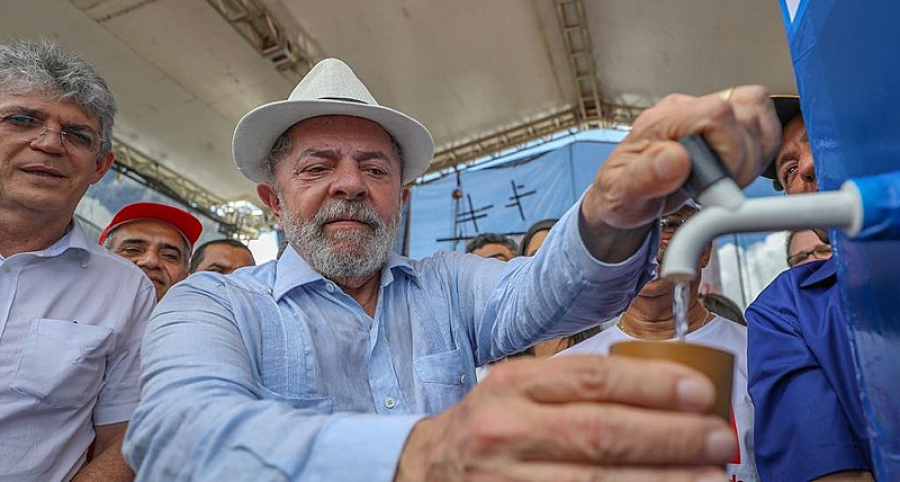 Lula assina decretos contra cambismo digital e obriga shows a oferecer água grátis