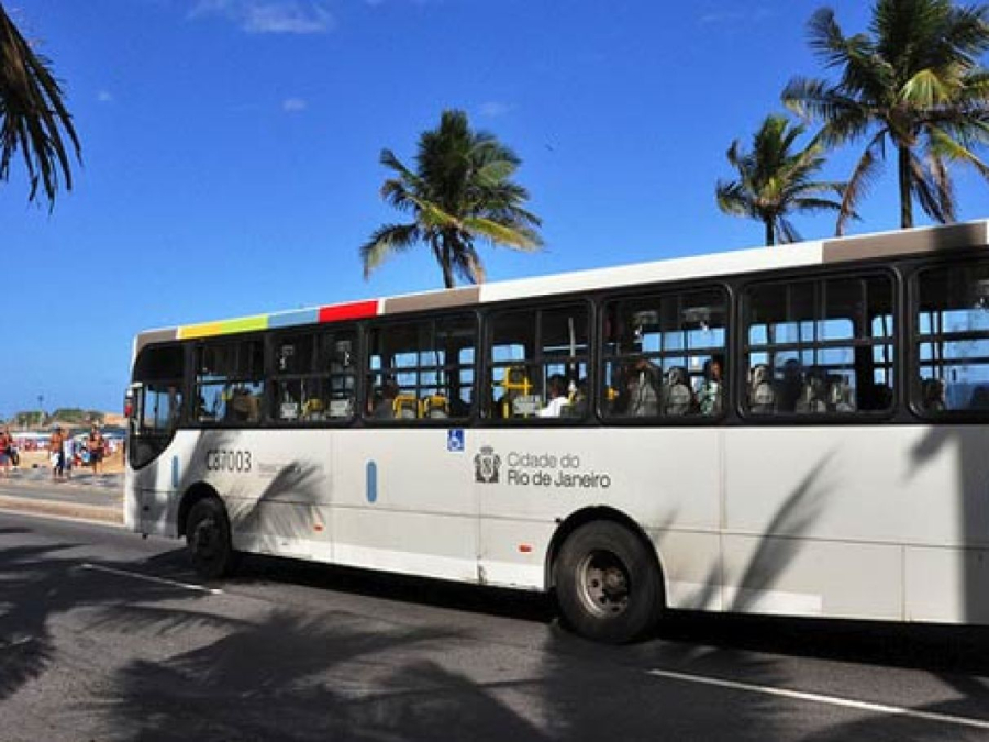 Eduardo Paes promete reduzir passagem e acabar com “caixa-preta” das empresas de ônibus no Rio