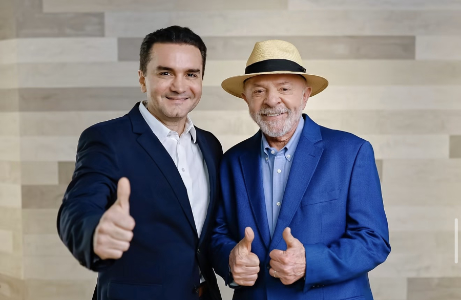 A pedido de Lula, Celso Sabino sobe ao palco em Belém e relembra que ficou ao lado do presidente após pressão do União Brasil
