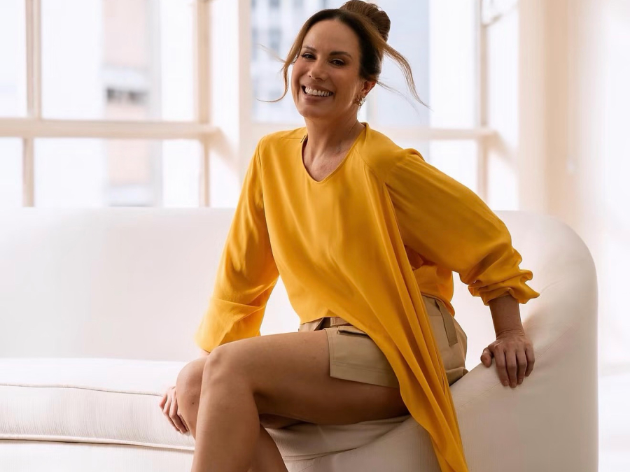 Regina Volpato celebra nova fase da vida, fala sobre menopausa e destaca conexão com o público jovem