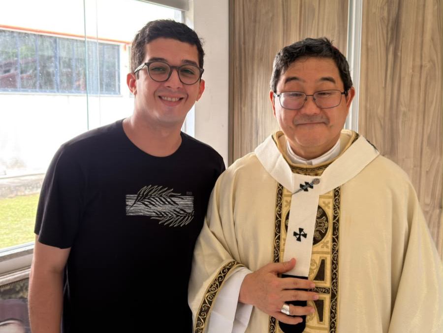 Seminarista e jornalista Iego Rocha retoma formação sacerdotal após tratamento de saúde