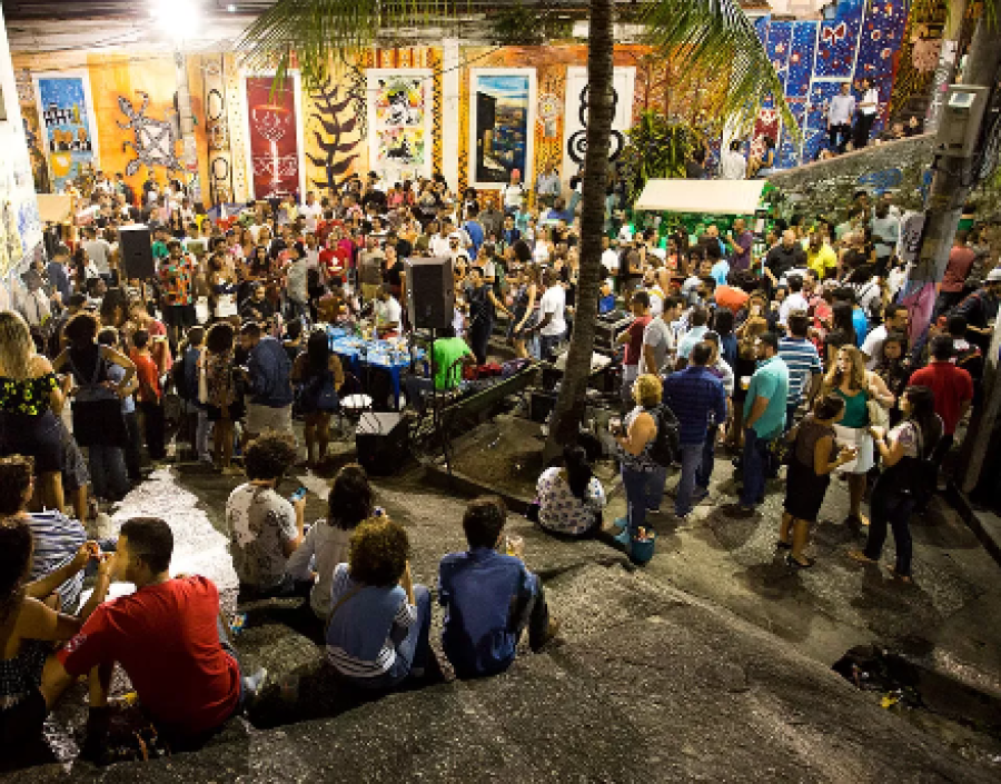Traficantes da Providência fazem ‘segurança’ na Pedra do Sal para evitar assaltos a turistas no Rio