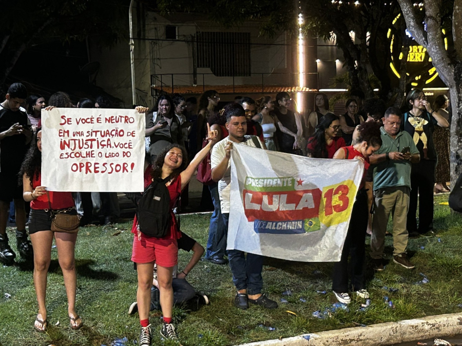 Protesto contra Flávio Bolsonaro também é realizado em Belém; novo ato está marcado para sexta-feira (9)