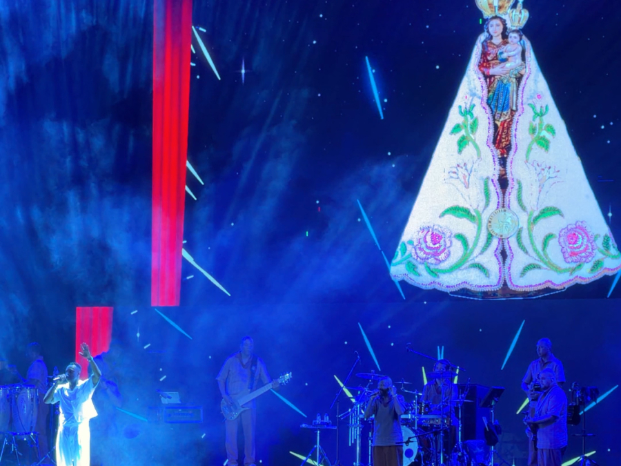 Thiaguinho homenageia Nossa Senhora de Nazaré durante show no Marine Sunset, em Belém