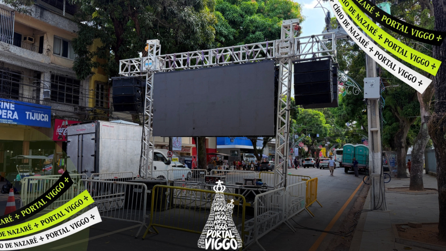 Telões são instalados ao redor da Praça Santuário para show de Frei Gilson em Belém