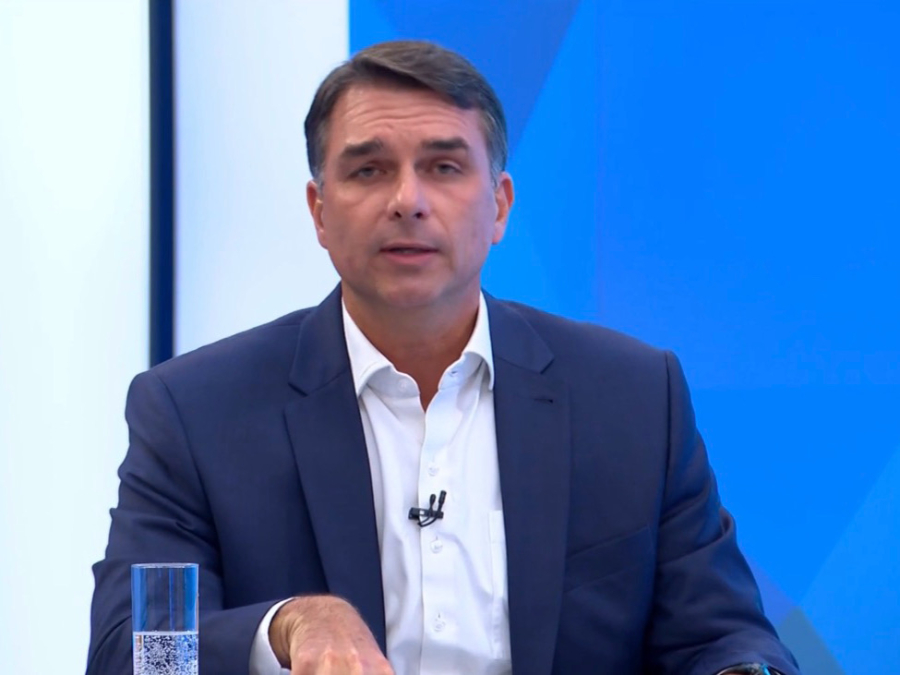 Flávio Bolsonaro diz que trabalhador poderá passear de ônibus e ser assaltado com fim da escala 6x1