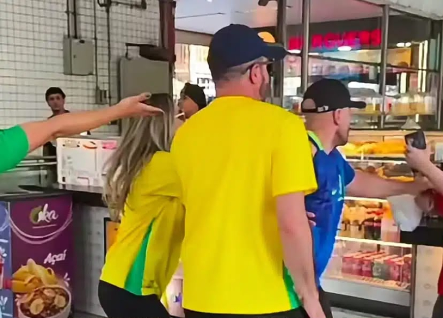 Mulher é agredida por bolsonarista por usar camisa vermelha na estação Butantã, em São Paulo