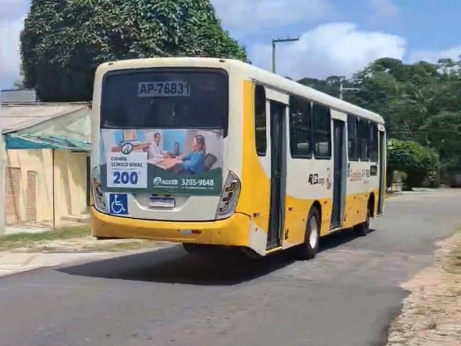 Motorista de ônibus da UFPA Satélite não para para passageiros vestidos de vermelho em Belém