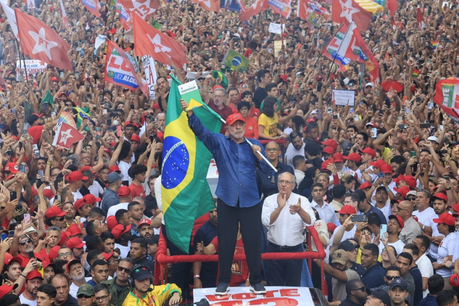 É TETRA! Lula faz história ao conquistar quarto mandato presidencial em virada inédita